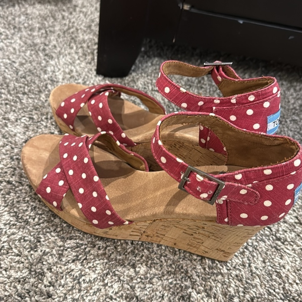 Polka Dot Wedge Sandals - Red and White Tom’s Women’s heel pin up style women - Picture 5 of 6
